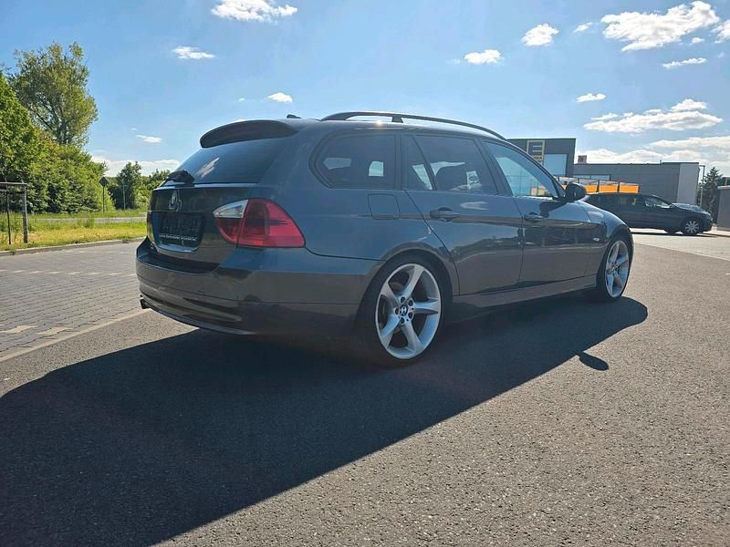 Gebraucht BMW 320 150 PS (110 kW) 2007 Grau Kombi