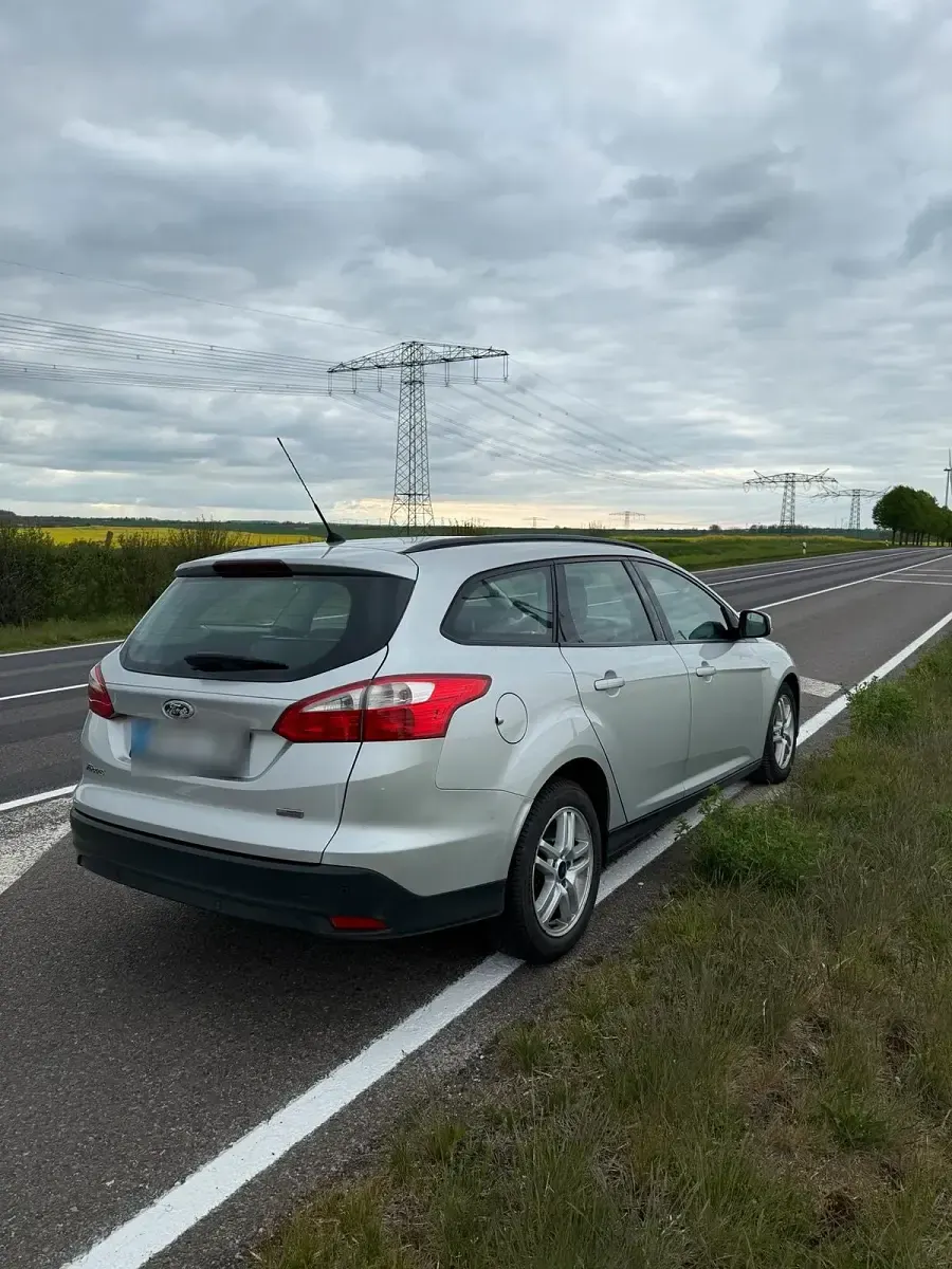 Gebraucht Ford Focus 115 PS (84 kW) 2012 Grau Kombi