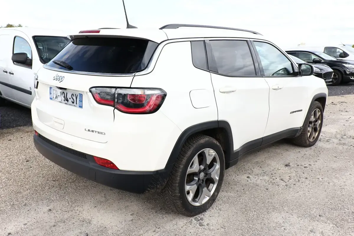 Usado Jeep Compass Limited 120 HP (88 kW) 2020 Branco SUV