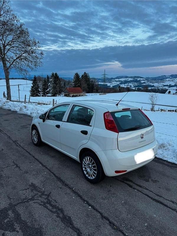 Gebraucht Fiat Punto 69 PS (50 kW) 2016 Weiß Kleinwagen