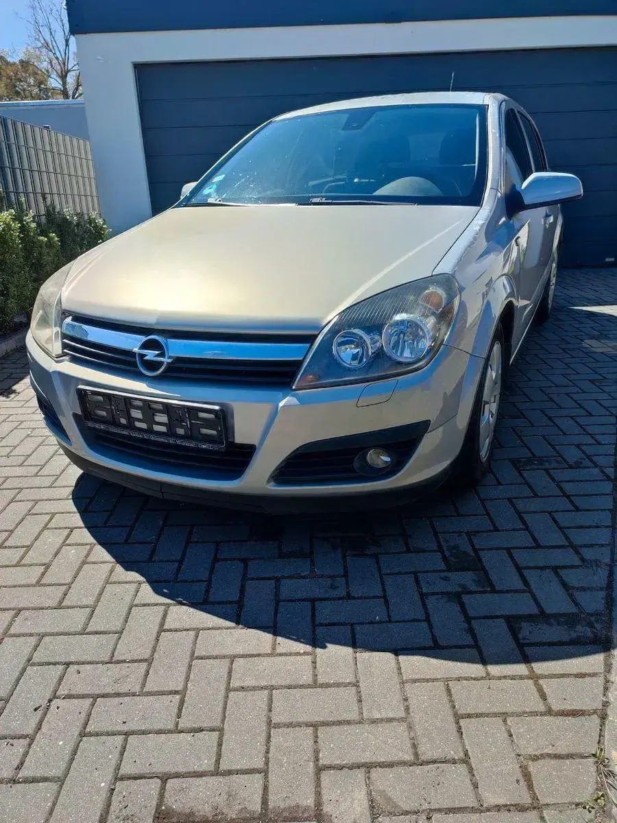 Second-hand Opel Astra 105 CP (77 kW) 2006 Argintiu Berlinǎ