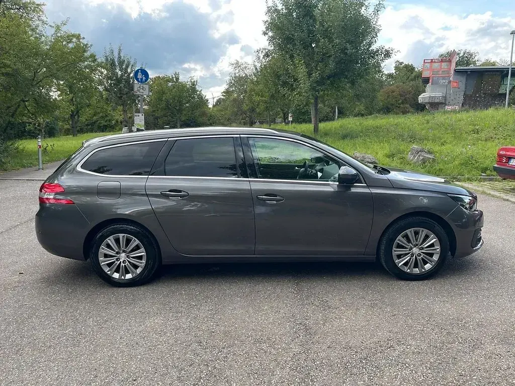 Gebraucht Peugeot 308 SW Allure 131 PS (96 kW) 2021 Grau Limousine