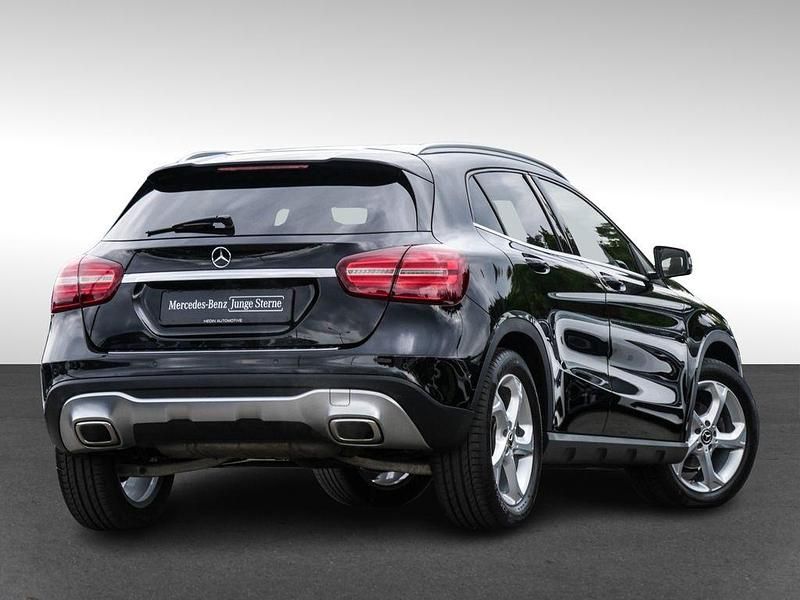 Gebraucht Mercedes GLA180 Urban 122 PS (89 kW) 2018 Schwarz SUV