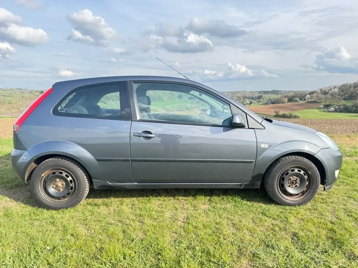 Gebraucht Ford Fiesta 80 PS (58 kW) 2005 Grau Kleinwagen