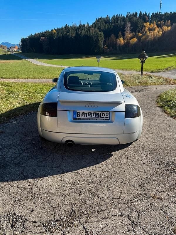 Second-hand Audi TT 179 CP (131 kW) 1999 Argintiu Coupe