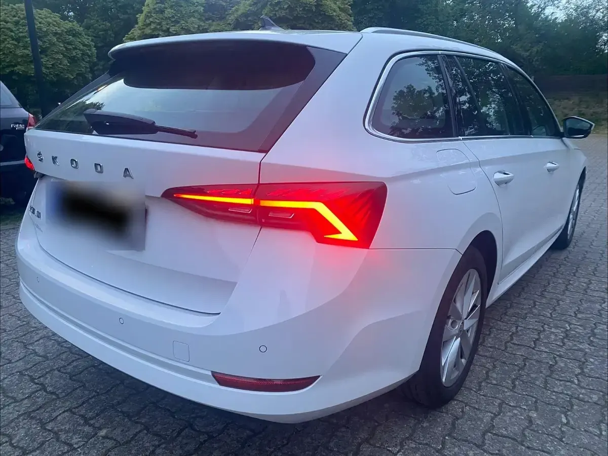 Gebraucht Skoda Octavia Style 116 PS (85 kW) 2022 Weiß Kombi