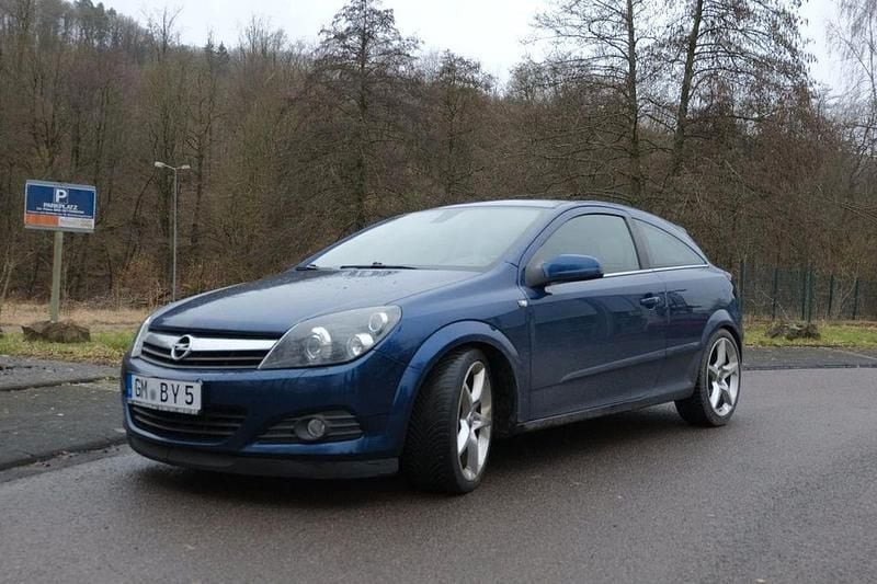 Second-hand Opel Astra 200 CP (147 kW) 2005 Albastru Coupe