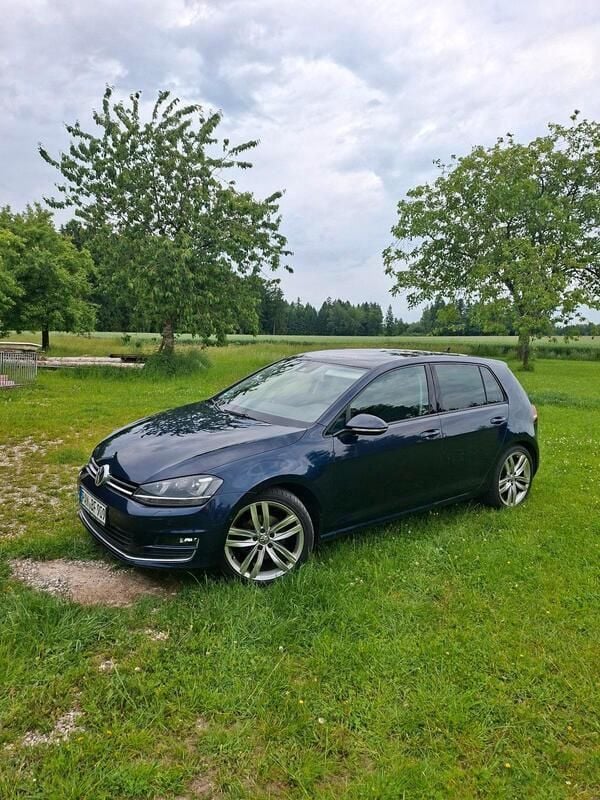 Blau Gebraucht 2013 VW Golf VII Highline Limousine | 7.940 € (Guter Preis) - Bild 1/4