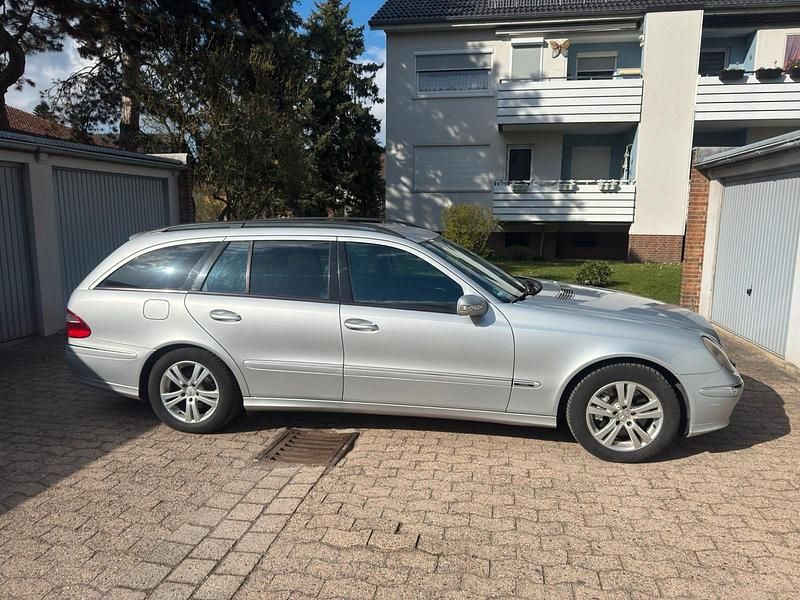 Gebraucht Mercedes E280 Avantgarde 190 PS (139 kW) 2005 Silber Kombi