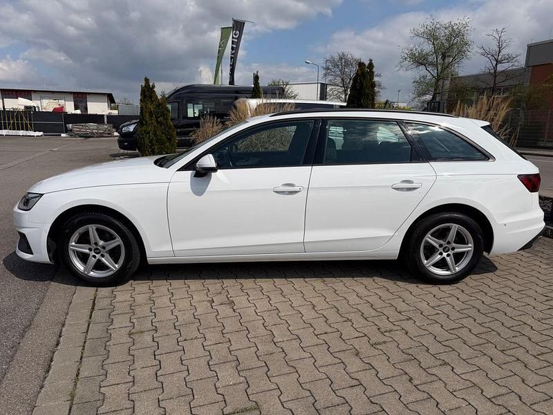 Second-hand Audi A4 Ambiente 136 CP (100 kW) 2022 Alb Break