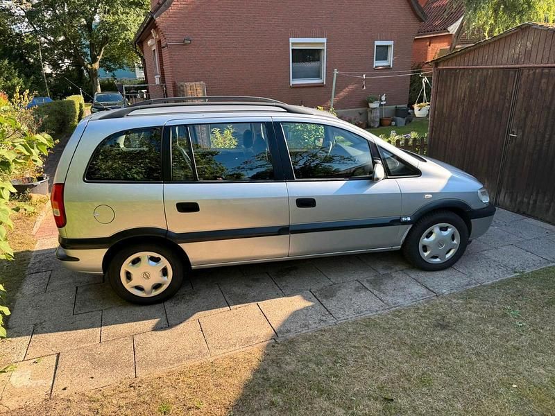 Silber Gebraucht 2001 Opel Zafira Limousine | 1.300 € (Fairer Preis) - Bild 1/4
