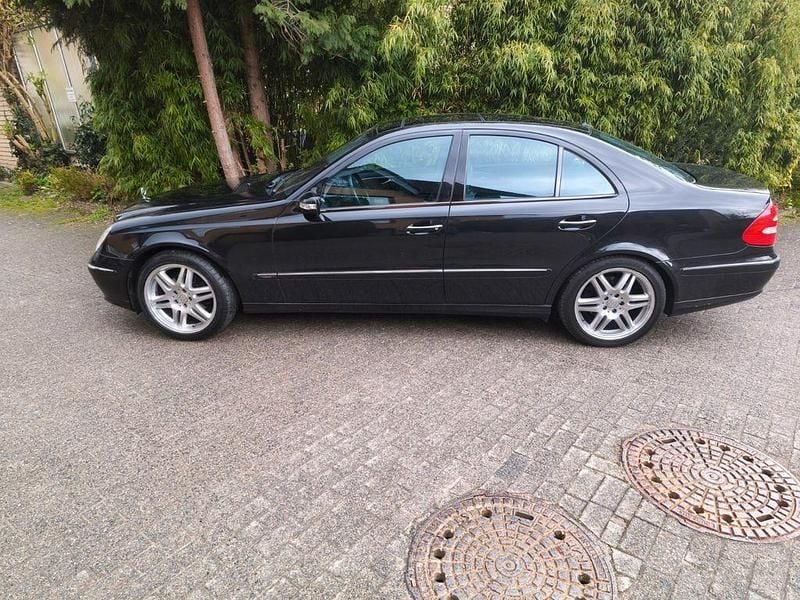 Gebraucht Mercedes E320 Avantgarde 224 PS (164 kW) 2006 Schwarz Limousine