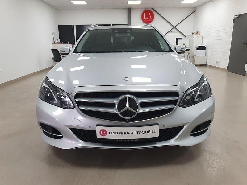 Gebraucht Mercedes E300 204 PS (150 kW) 2015 Silber Kombi