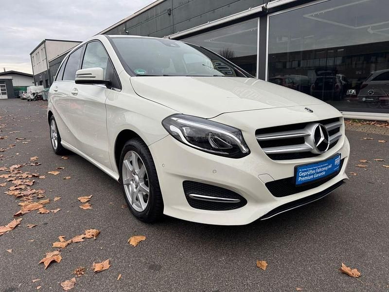 Gebraucht Mercedes B200 156 PS (114 kW) 2018 Weiß Van / Kleinbus