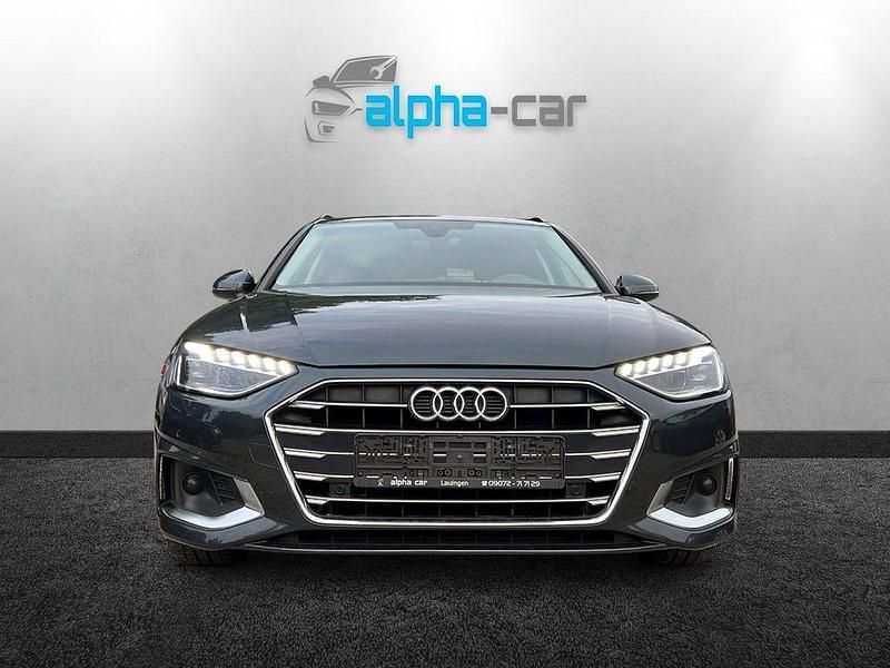 Gebraucht Audi A4 Advanced 163 PS (119 kW) 2022 Grau Kombi