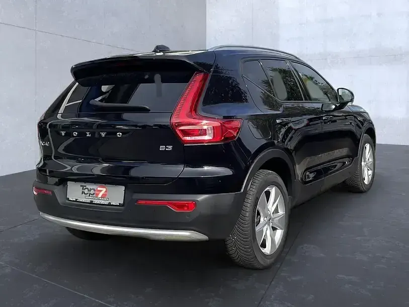 Gebraucht Volvo XC40 Core 163 PS (119 kW) 2024 Onyx black (metallic) SUV