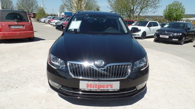 Gebraucht Skoda Superb Elegance 170 PS (125 kW) 2014 Schwarz metallic Kombi