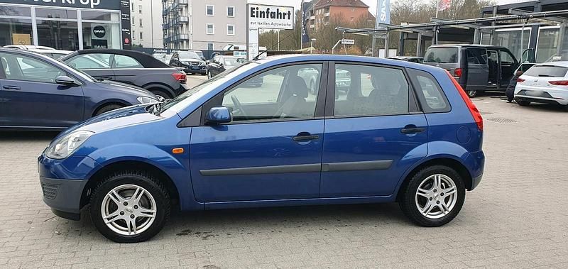 Gebraucht Ford Fiesta 60 PS (44 kW) 2006 Blau Kleinwagen