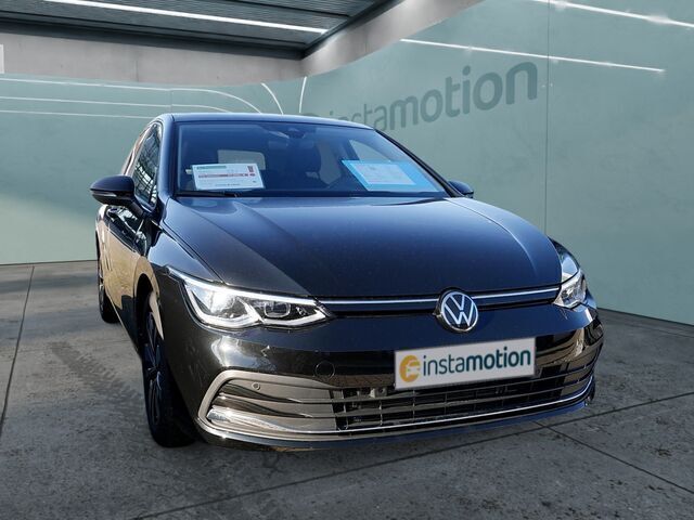 Schwarz Gebraucht 2024 VW Golf VIII Move Limousine | 28.240 € (Fairer Preis) - Bild 1/2