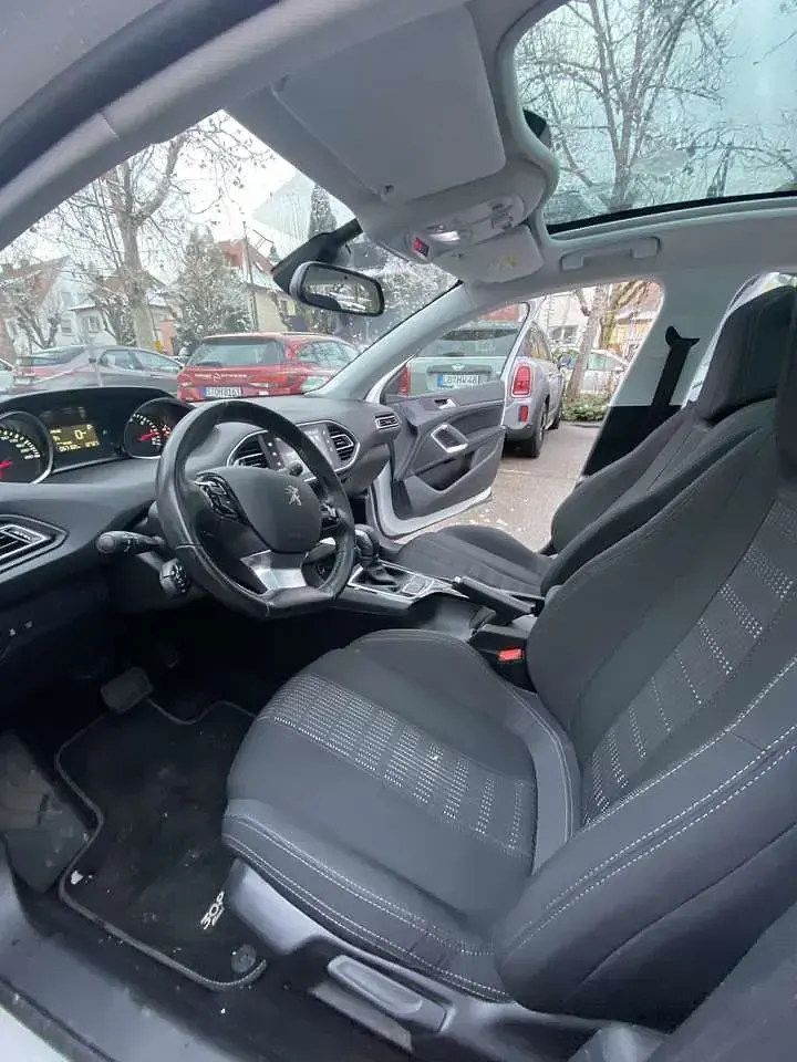 Gebraucht Peugeot 308 Allure 120 PS (88 kW) 2016 Limousine
