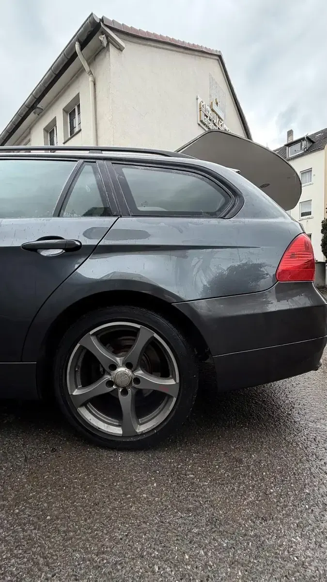 Gebraucht BMW 318 140 PS (102 kW) 2009 Grau Kombi