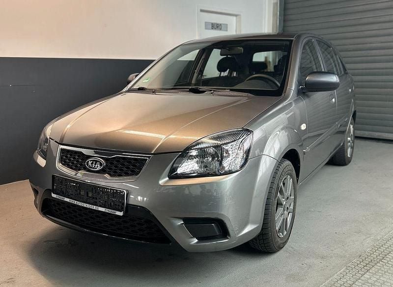 Gebraucht Kia Rio 75 PS (55 kW) 2010 Silber Limousine