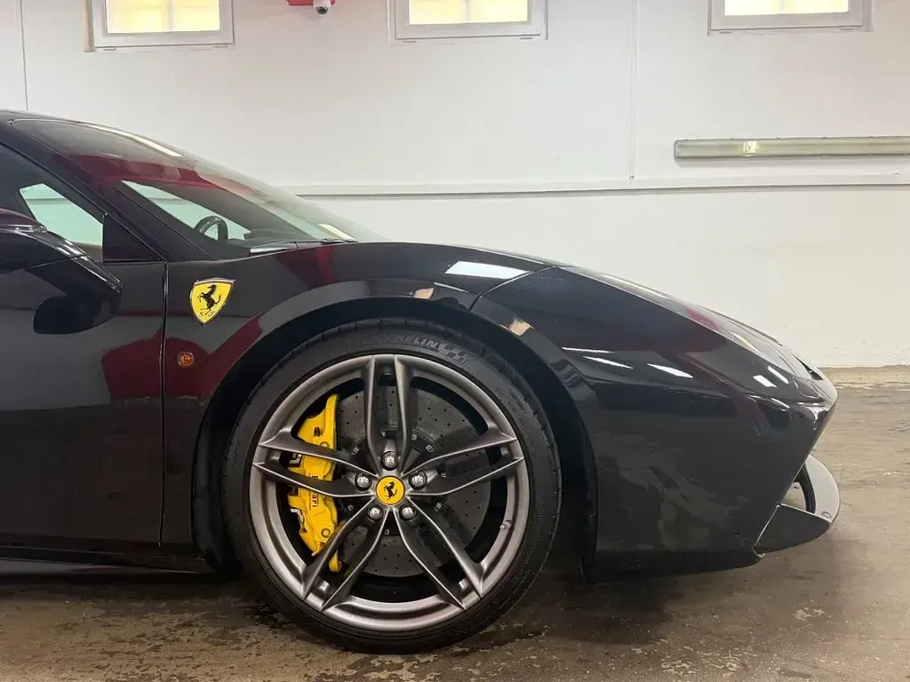 Second-hand Ferrari 488 669 CP (492 kW) 2015 Negru Coupe