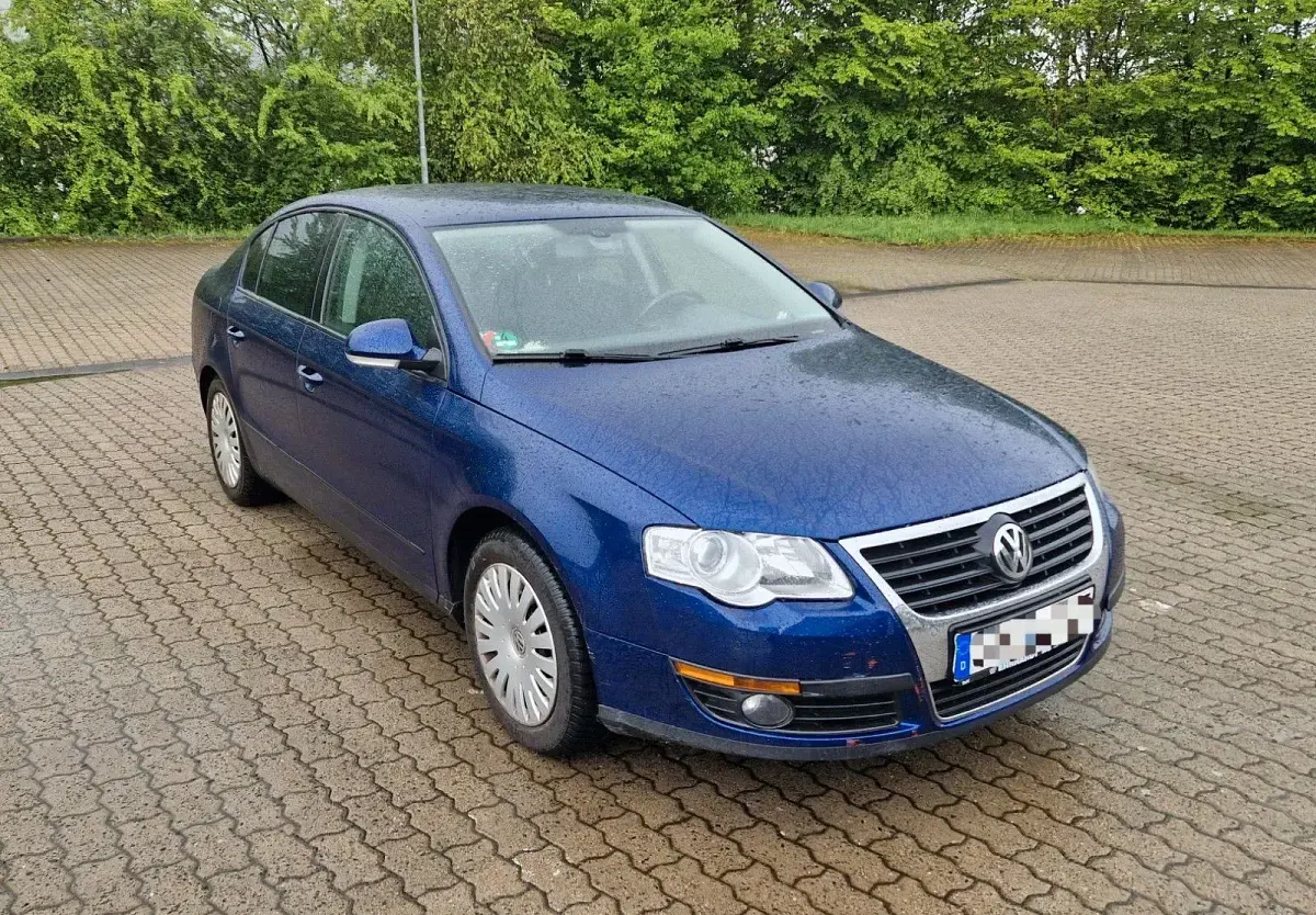 Gebraucht VW Passat 160 PS (117 kW) 2009 Blau Limousine