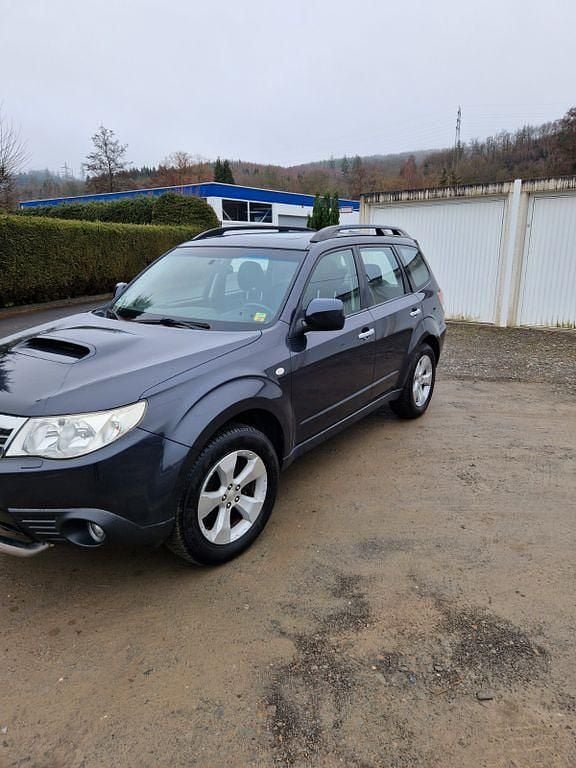 Grau Gebraucht 2010 Subaru Forester Exclusive+ SUV | 3.000 € (Superpreis) - Bild 1/4