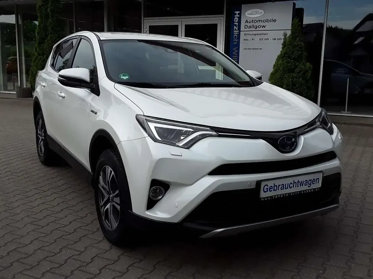Gebraucht Toyota RAV4 Hybrid Style 155 PS (114 kW) 2018 White pearl cs SUV