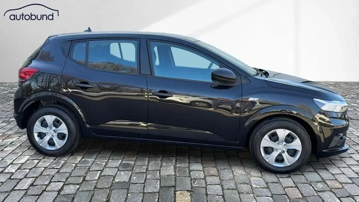 Neu Dacia Sandero Essentiel 91 PS (66 kW) 2025 Schwarz Limousine