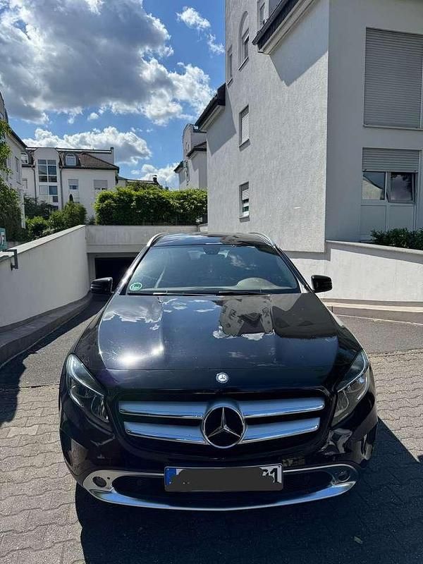 Schwarz Gebraucht 2014 Mercedes GLA200 SUV | 16.000 € (Fairer Preis) - Bild 1/4