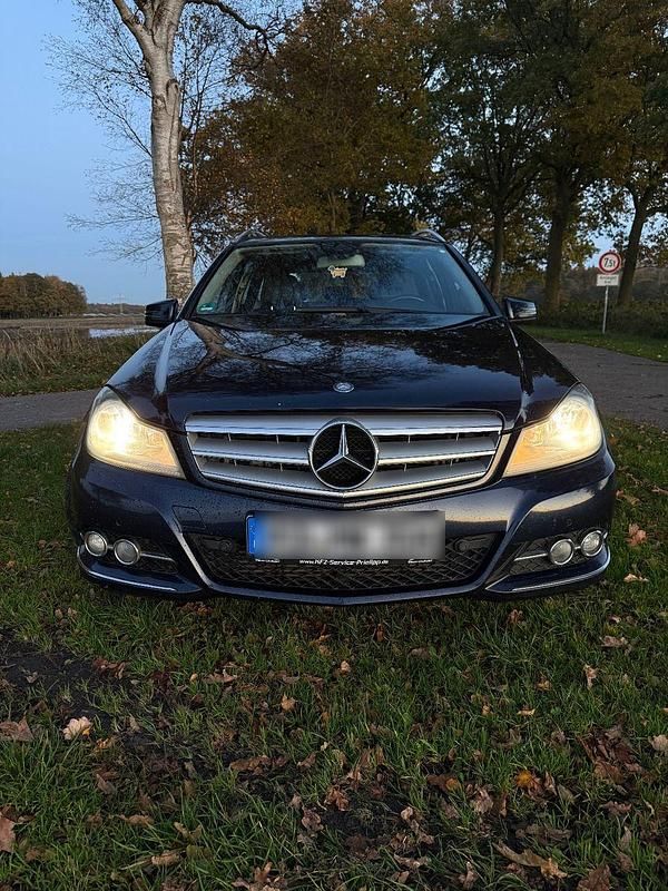 Gebraucht Mercedes C250 204 PS (150 kW) 2012 Blau Kombi