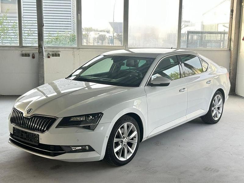 Gebraucht Skoda Superb Style 150 PS (110 kW) 2015 Weiß Limousine