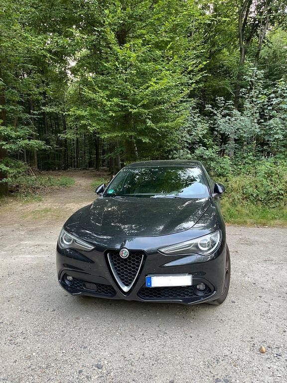 Gebraucht Alfa Romeo Stelvio Super 210 PS (154 kW) 2017 Schwarz SUV