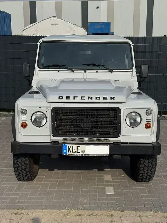 Gebraucht Land Rover Defender 122 PS (89 kW) 2011 Weiß Kombi