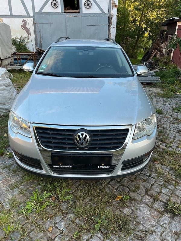 Silber Gebraucht 2005 VW Passat Kombi | 1.600 € (Guter Preis) - Bild 1/4