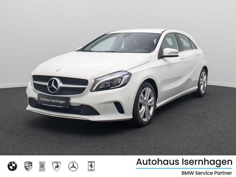 Calcitweiss Gebraucht 2017 Mercedes A180 Limousine | 14.999 € (Guter Preis) - Bild 1/4