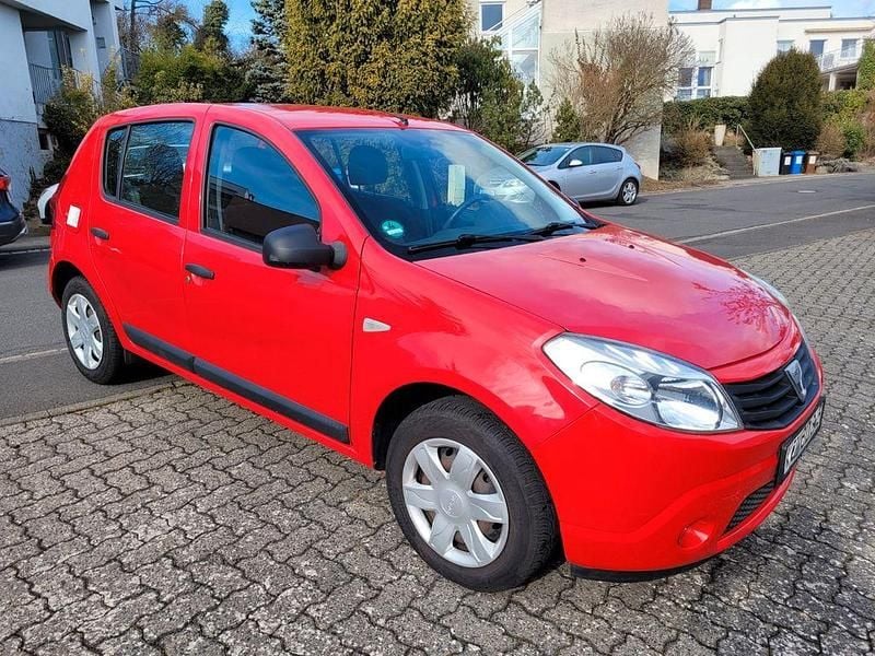 Gebraucht Dacia Sandero Lauréate 75 PS (55 kW) 2010 Rot Limousine