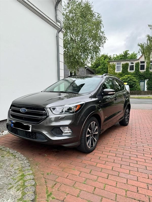 Grau Gebraucht 2017 Ford Kuga ST-Line SUV | 14.400 € (Fairer Preis) - Bild 1/4