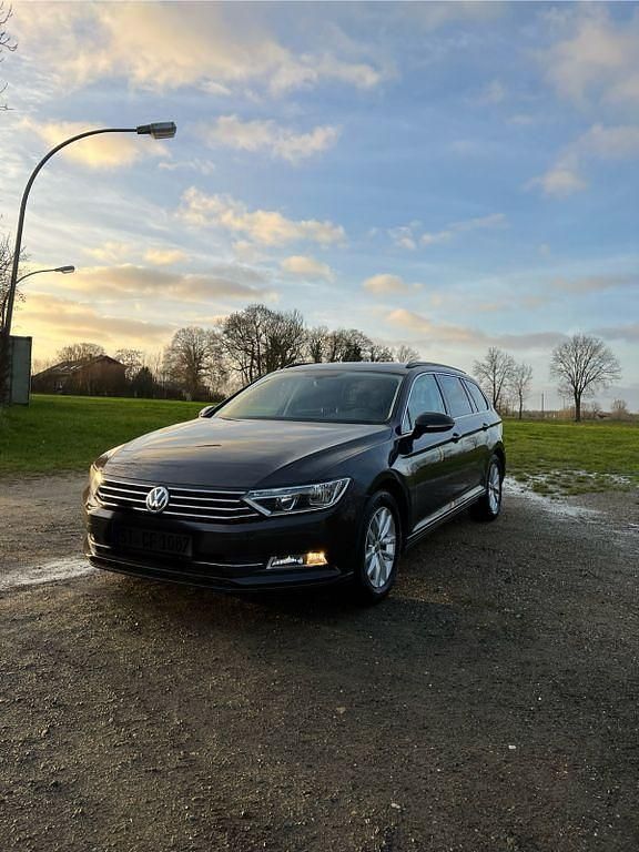 Grau Gebraucht 2017 VW Passat Highline Kombi | 14.950 € (Fairer Preis) - Bild 1/4