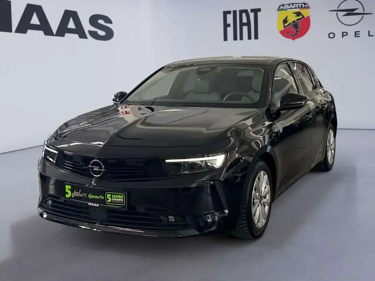 Gebraucht Opel Astra Enjoy 110 PS (80 kW) 2023 Lackierung schwarz perla nera/ Kleinwagen