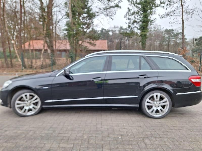 Gebraucht Mercedes E350 231 PS (169 kW) 2011 Schwarz Kombi
