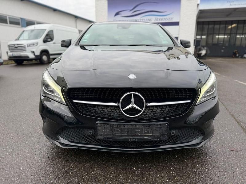 Gebraucht Mercedes CLA180 Shooting Brake Night 122 PS (89 kW) 2017 Schwarz Kombi
