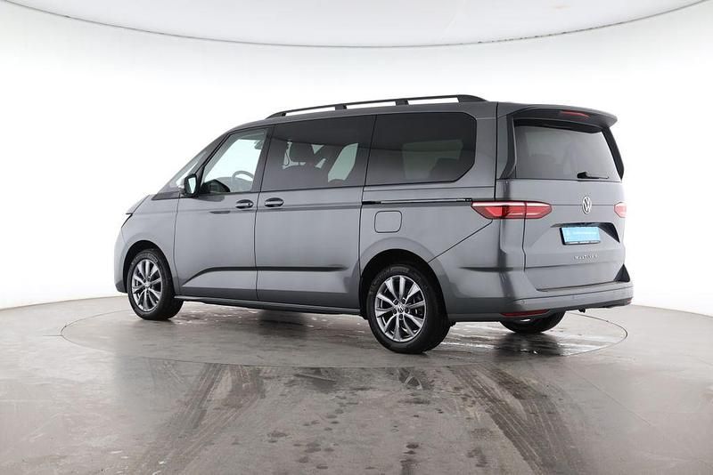 Gebraucht VW Multivan Life 150 PS (110 kW) 2023 Indiumgrau Van