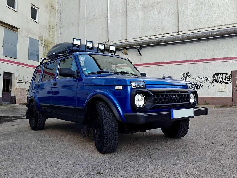 Gebraucht Lada Urban 83 PS (61 kW) 2018 Blau SUV
