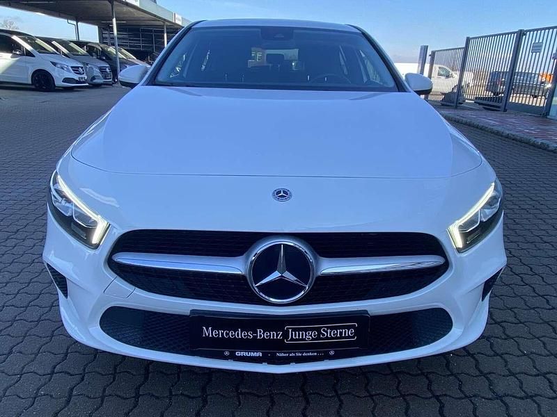 Gebraucht Mercedes A200 163 PS (119 kW) 2022 Weiß Limousine