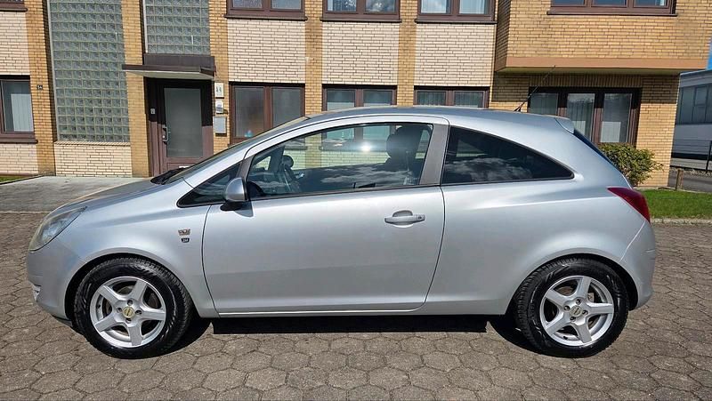Gebraucht Opel Corsa Selection 69 PS (50 kW) 2011 Silber Kleinwagen