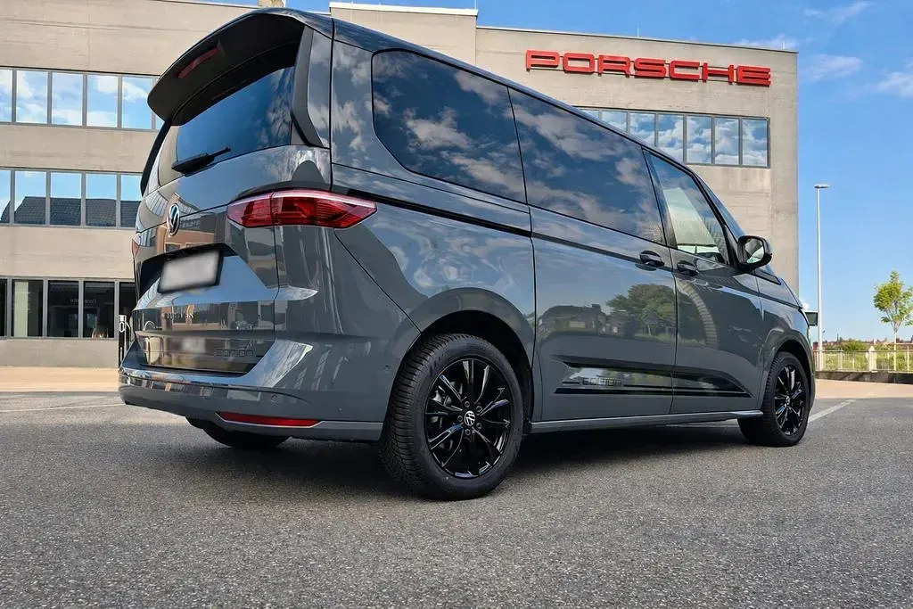 Używany VW Multivan Life 150 KM (110 kW) 2024 Szary Minivan