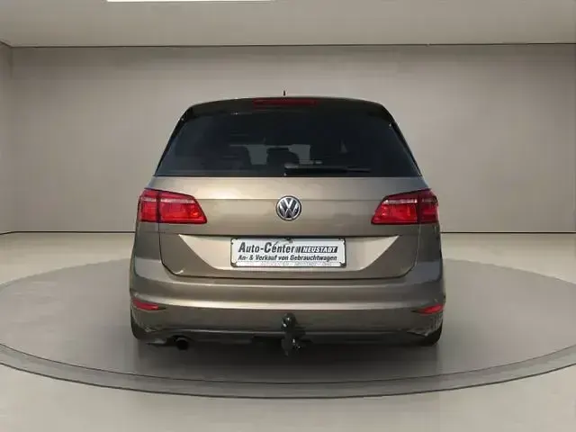 Gebraucht VW Golf VII 176 PS (129 kW) 2016 Gold Limousine